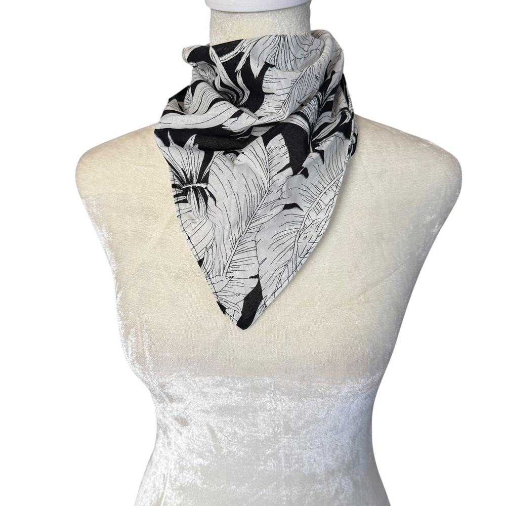 Women's unbranded black and white tropical floral headscarf/scarf